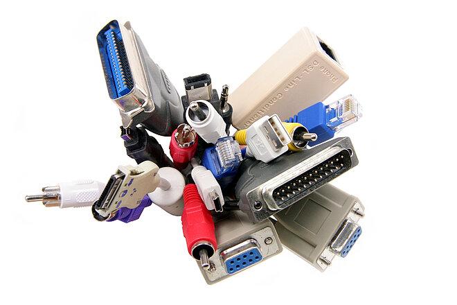 插头/连接器 - 连接器在生活的各个领域传输电流，通常采用可拆卸连接方式